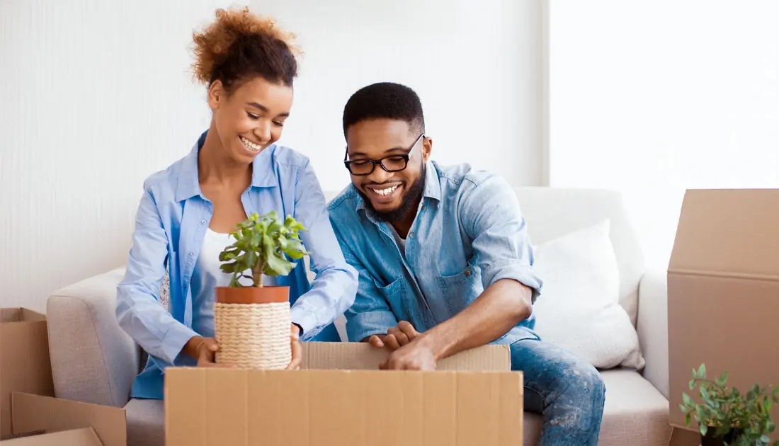 man-and-woman-packing-boxes-for-self-storage