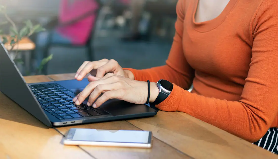 picture-of-woman-working-on-a-laptop-in-the-office-looking-for-business-storage
